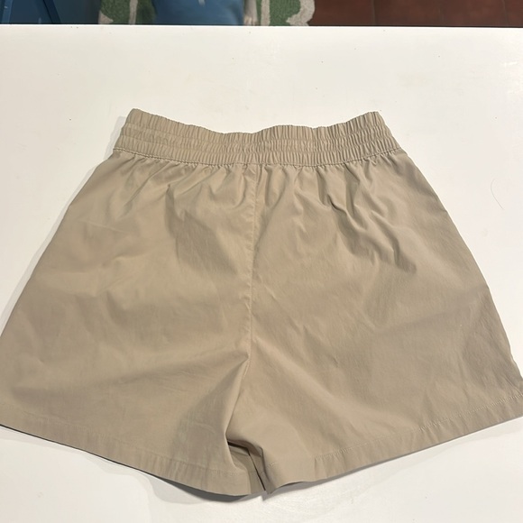 Athleta CASCADE CARGO POPLIN SHORT - Picture 3 of 4
